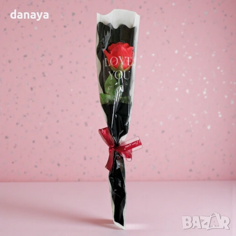 6374 Ароматизирана червена роза в целофан, снимка 5 - Изкуствени цветя - 53350157
