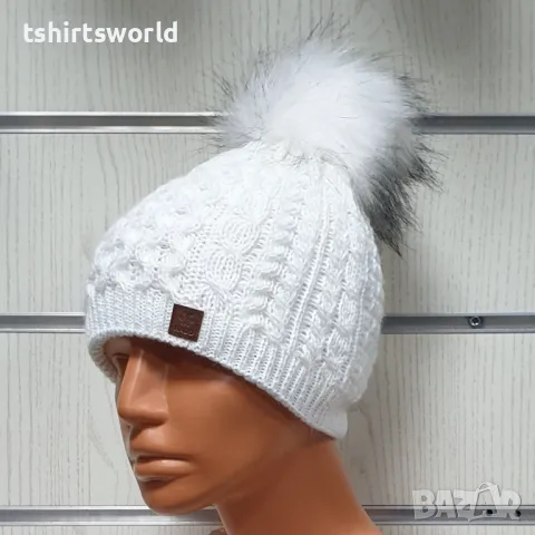Нова дамска плетена шапка с помпон/пух в бял цвят