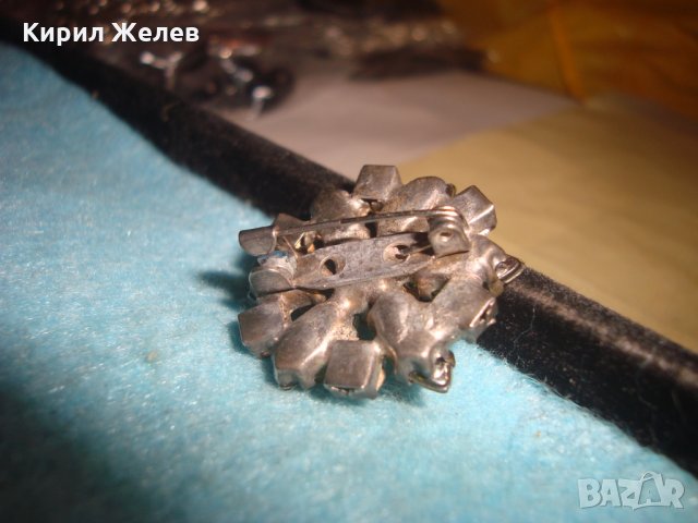 СТАРА ФЛОРАЛНА АРТ НУВО БРОШКА - ЦВЕТЕ с ОЛИВИН и ЦИРКОН КАМЪНИ 27190, снимка 3 - Други - 34984067