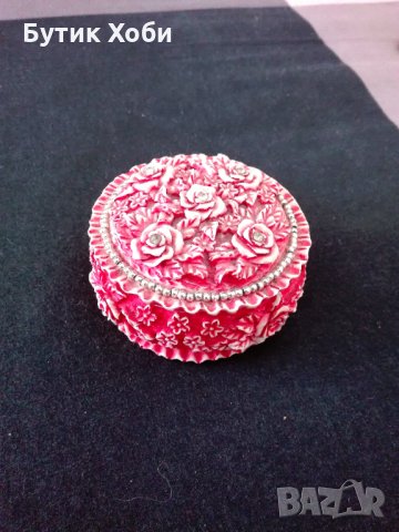 Чудесна бижутерка от бисквитен порцелан, снимка 1