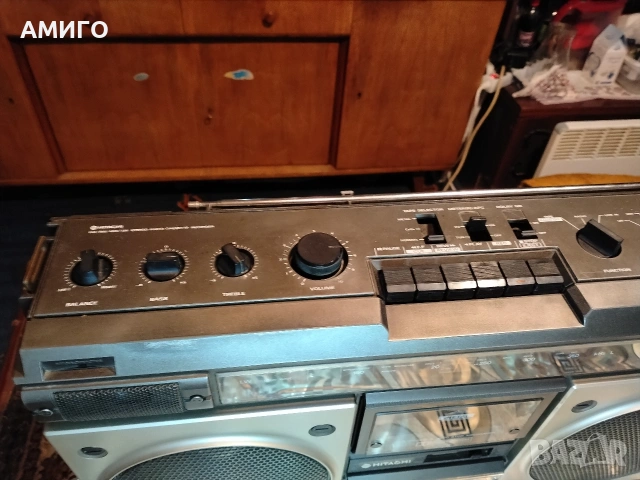 Продавам радио касетофон HITACHI TRK–8200E, снимка 2 - Радиокасетофони, транзистори - 53486227