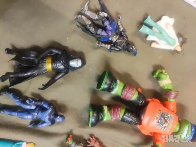 Продавам фигурки на екшън герой ,костенурка и др. , снимка 4 - Фигурки - 48346977