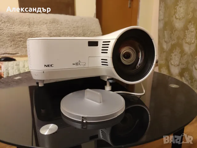 Short-throw проектор NEC
