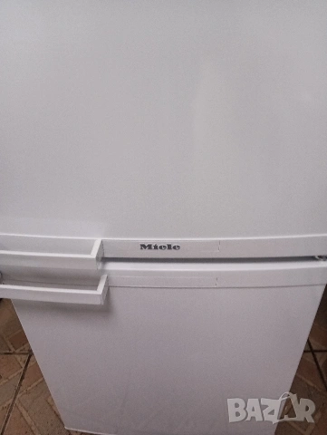 Като нов комбиниран хладилник с фризер Миеле Miele с две години гаранция!, снимка 8 - Хладилници - 53449064