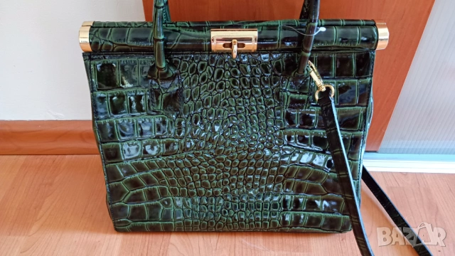 Vittoria Gotti естествена лачена кожа, снимка 2 - Чанти - 53475289