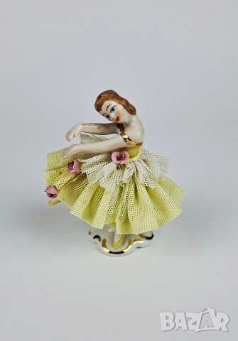 Порцеланова балерина със жълта рокля