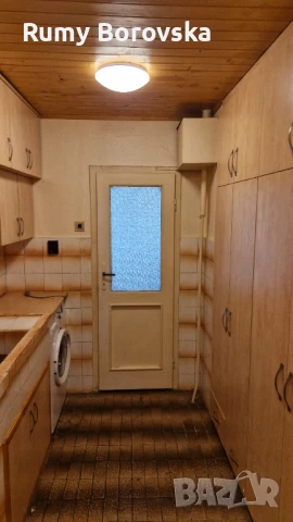 Къща с голям двор, работилница и гараж в гр. Омуртаг, снимка 15 - Къщи - 51324233