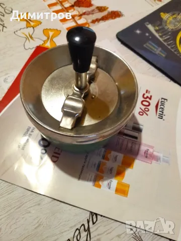 Пепелник, снимка 1