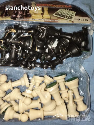 Големи фигури за шах, от бакелит и пластмаса