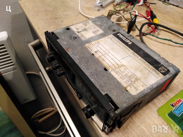 Ретро авторадио PHILIPS 451, снимка 3 - Радиокасетофони, транзистори - 35570922