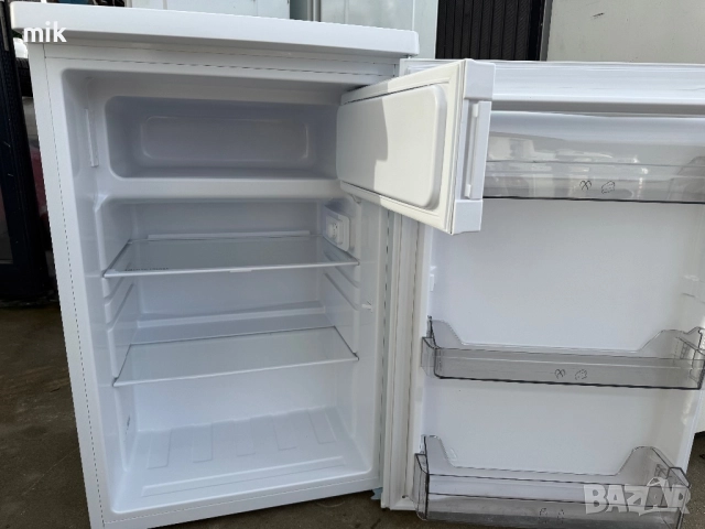 Малък хладилник с камера Електролукс, снимка 3 - Хладилници - 52627107