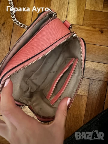 Дамска чанта Guess, снимка 3 - Чанти - 51248822