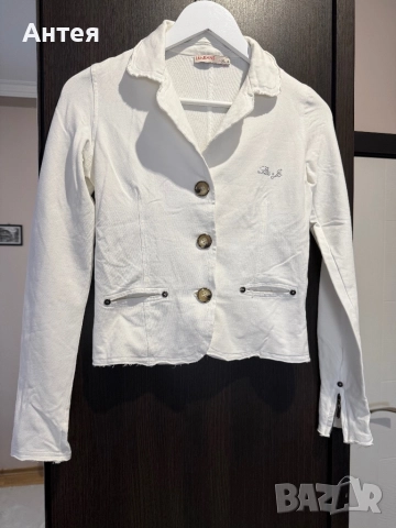 Продавам спортно горнище Liu Jo