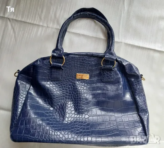 Дамска чанта в тъмносин цвят , снимка 2 - Чанти - 47405133