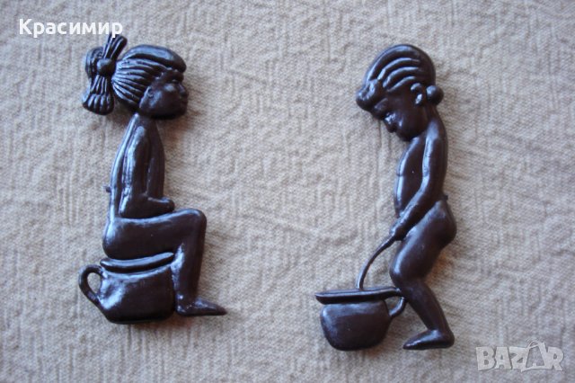 Стари пластмасови табелки-момченце и момиченце за тоалетна 