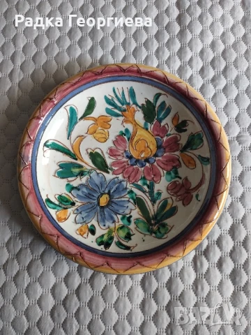 Керамична стенна чиния