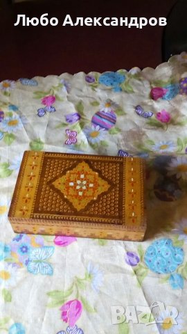 Стара дървена гравирана кутия., снимка 2 - Колекции - 38260613