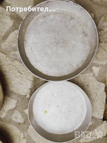 Две големи алуминиеви тави