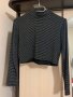 Къса лъскава блуза, снимка 1 - Блузи с дълъг ръкав и пуловери - 43343398
