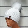 Нова дамска плетена шапка с помпон/пух в бял цвят, снимка 1