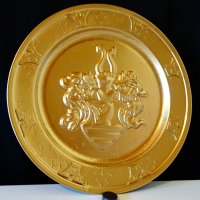 Семейна чиния,пано за стена с фамилен герб., снимка 1 - Антикварни и старинни предмети - 32388523