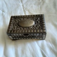 Метална кутия за бижута ЦАМ от соца ръчна изработка 88х55х32мм, снимка 1 - Други - 33540686