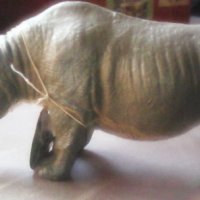 Пластмасов носорог, снимка 1 - Фигурки - 39480954