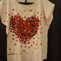 Тениска сърца , къс ръкав розов фон с нежни сърца вишнево и червено като разпръснати листенца , снимка 3 - Тениски - 37246837