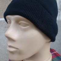 Черна плетена шапка, подплатена с полар, снимка 1 - Шапки - 42959629