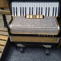 Продавам акордеон Хонер Hohner 72  баса, снимка 2 - Акордеони - 36621244