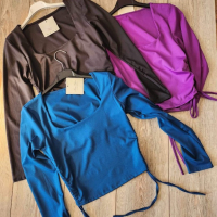 Къса блуза, снимка 2 - Блузи с дълъг ръкав и пуловери - 44933355