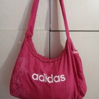 Оригинална чанта от плат Adidas, снимка 1 - Чанти - 32557854