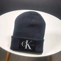 Дамска зимна шапка Calvin Klein - Различни цветове, снимка 8 - Шапки - 43238304