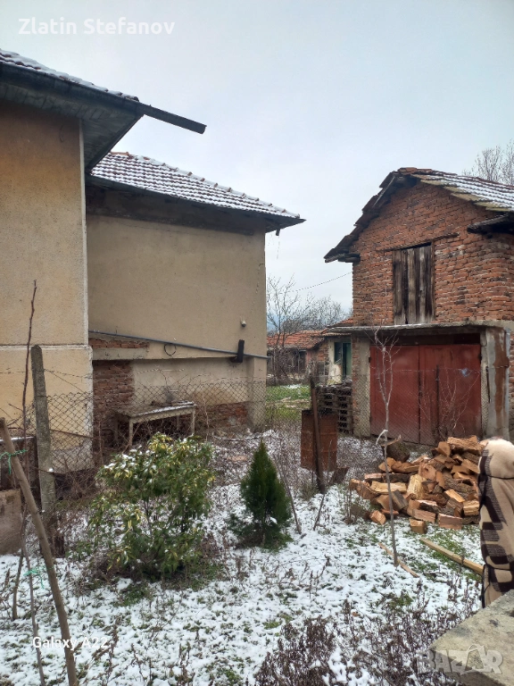 Продавам двуетажна къща , снимка 1