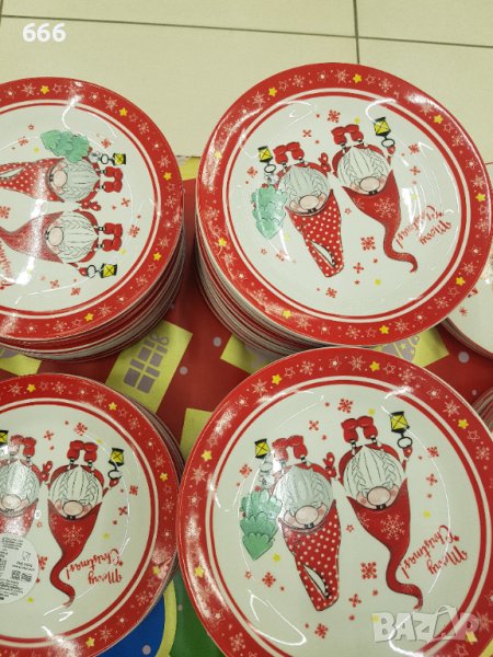 Коледни чинии 19 и 15 см, снимка 1