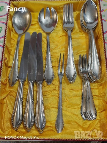 Комплект прибори за хранене Violet Roneusil