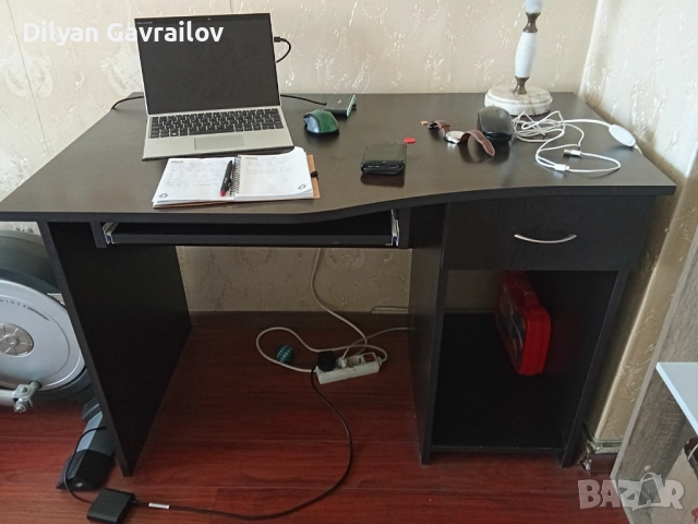 Компютърно бюро/офис