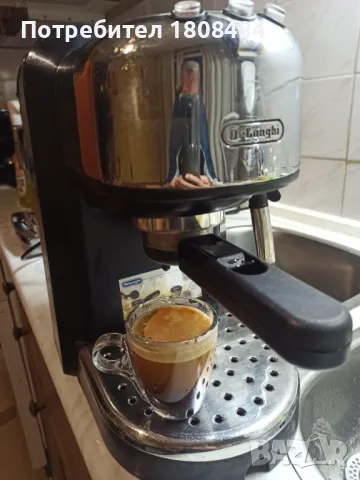 Кафемашина Делонги с ръкохватка с крема диск, работи отлично и прави хубаво кафе с каймак , снимка 1