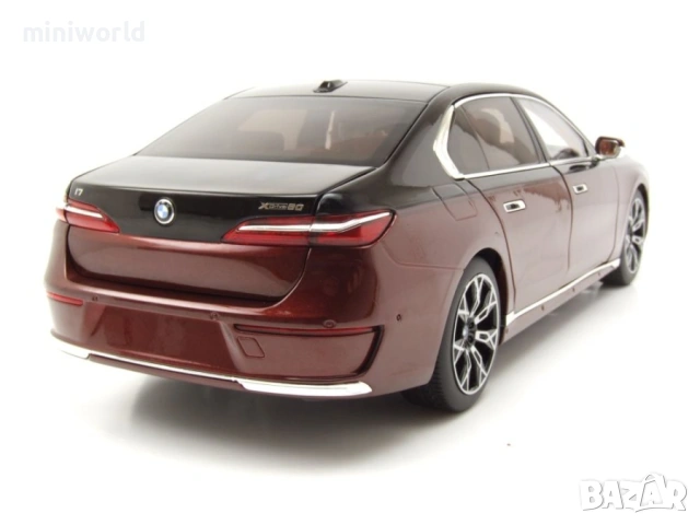 BMW i7 2022 - мащаб 1:18 на Minichamps моделът е нов в кутия, снимка 2 - Колекции - 53561496