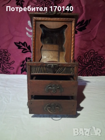 Дървена кутийка за бижута със огледалце