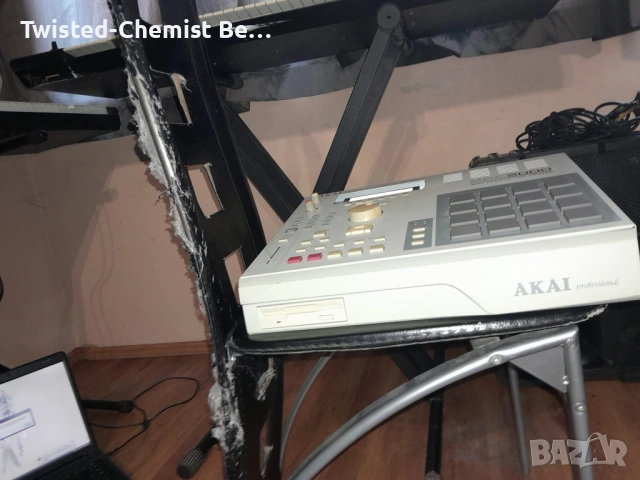 AKAI MPC 2000 & SyQuest EZ Drive, снимка 2 - Ресийвъри, усилватели, смесителни пултове - 53186023