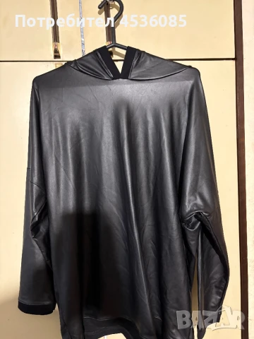 Черен суичър от тънка еко кожа с качулка,без цип свободна кройка-Размер 2XL, снимка 2 - Суичъри - 51172002
