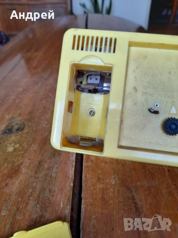 Стар настолен часовник будилник Янтар,Jantar #4, снимка 4 - Антикварни и старинни предмети - 36713727