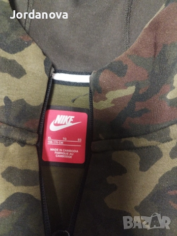 Nike Tech XL оригинален, снимка 4 - Детски анцузи и суичери - 52587360