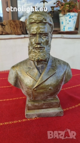 Бюстове на Христо Ботев и Васил Левски , снимка 3 - Статуетки - 52514835