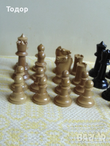 Бакелитови фигури за шах, снимка 2 - Шах и табла - 52971347