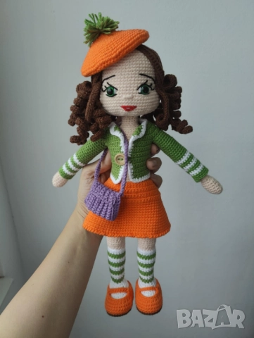 Нова ръчно плетена кукла