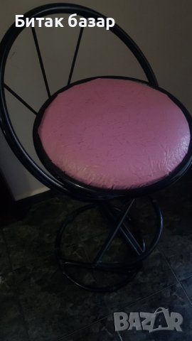 Продавам метален бар стол с тапицерия. , снимка 4 - Столове - 39707793