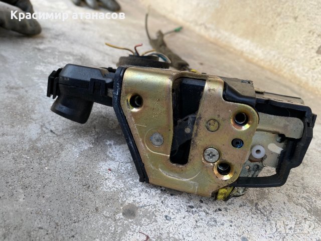 Брава врата предна Лява за Тойота корола версо.2004-2008г, снимка 4 - Части - 39721844