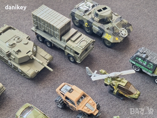 Комплект военни играчки - цяла моторизирана армия, снимка 2 - Влакчета, самолети, хеликоптери - 52608979